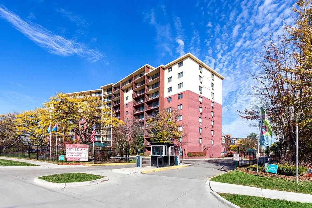 Read more about the article Loop secured a $27.8 million loan for refinancing of a 382-unit community in Southfield, MI